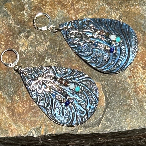 Earrings - Picture 5 of 16